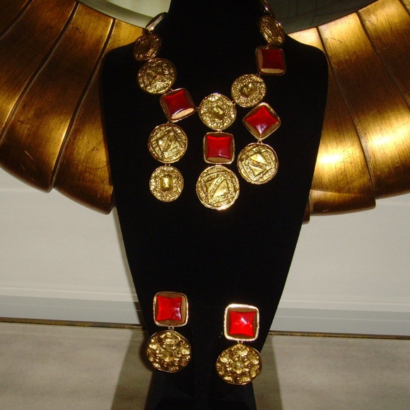 Kenneth J Lane (KJL) Statement Bib Necklace - Picture 11 of 15